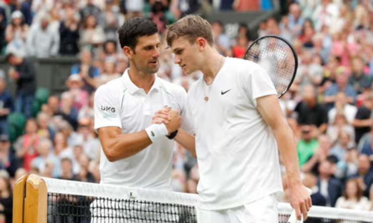 Nole (bên trái) sẽ có cơ hội tiến sâu tại Wimbledon 2025 nếu không để Draper (bên phải) lấy mất vị thế hạt giống số 4
