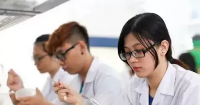 Trường Đại học Dược Hà Nội công bố mức học phí năm 2025, điểm chuẩn hai năm gần đây
