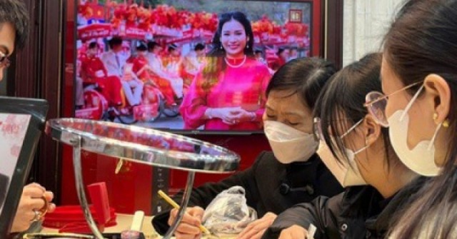 Mua bán vàng từ 20 triệu đồng sắp buộc phải chu...