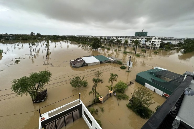 Mưa lũ lớn ở miền Trung ngay trong tháng 6 là điều hiếm xảy ra