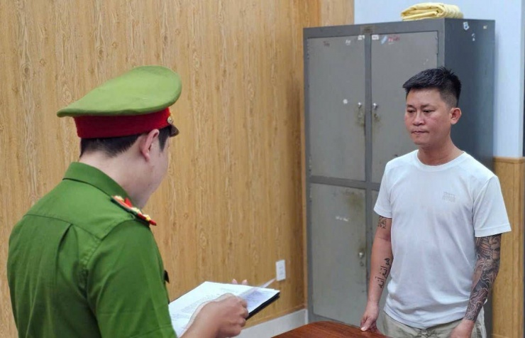 Đối tượng Phạm Công Lộc (phải)