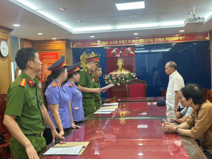 Cơ quan CSĐT Công an tỉnh Thanh Hoá thi hành các quyết định khởi tố bị can, lệnh cấm đi khỏi nơi cư trú, tạm hoạn xuất cảnh, tiến hành khám xét nơi ở đối với các bị can Nguyễn Đức Quyền và các thuộc cấp.