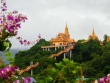 Ngôi chùa ở An Giang như 'lơ lửng trên cao', khách leo 240 bậc đến chiêm bái