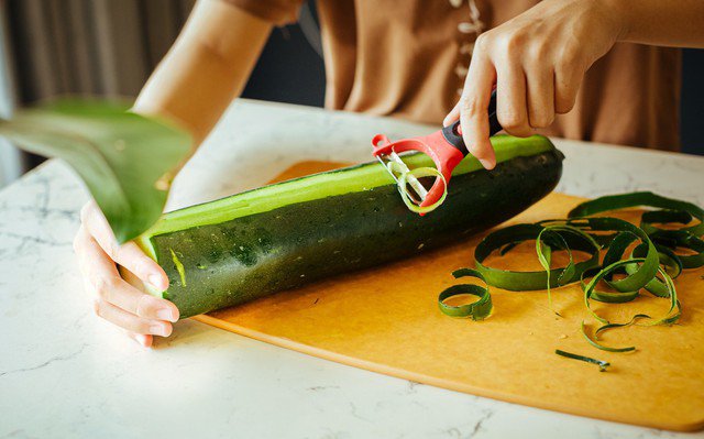 Ăn bí đao đừng vội vứt vỏ đi vì chúng cũng tốt cho sức khỏe nếu biết tận dụng. Ảnh HM