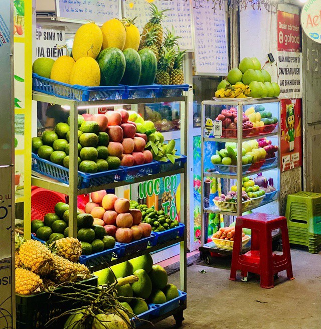 Nước ép giá rẻ xuất hiện tràn ngập thị trường để phục vụ người tiêu dùng.