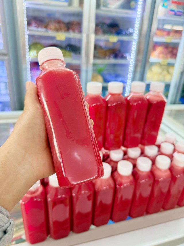 Tùy vào nhu cầu sử dụng của mỗi người có thể chọn nước ép sẵn hoặc mua dưa về tự ép.
