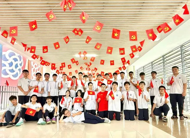 Tập thể xuất sắc của lớp 9A trường THPT chuyên Hà Nội - Amsterdam. Ảnh: NVCC