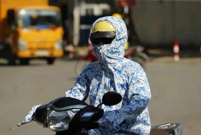 Miền Bắc, miền Trung đón nắng nóng gay gắt. Ảnh minh hoạ.