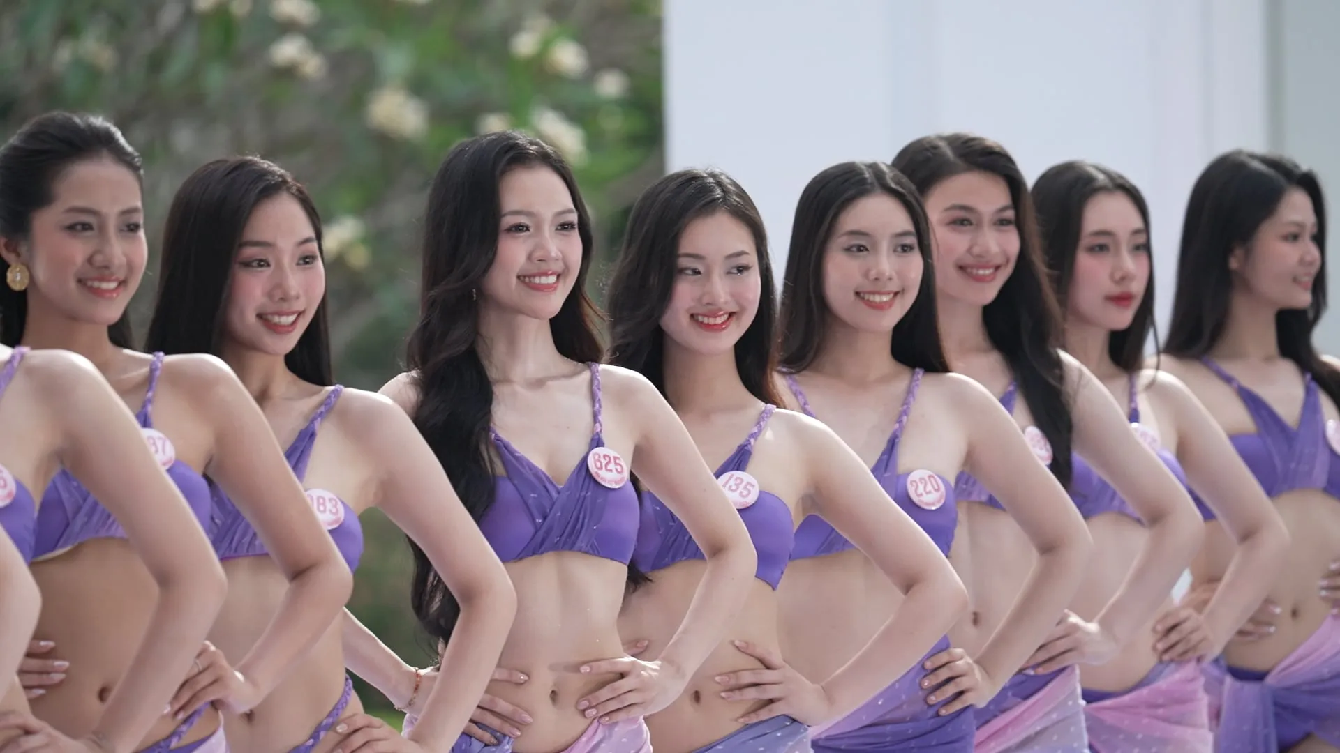 Thí sinh Hoa hậu Việt Nam khoe dáng nóng bỏng với bikini - 6