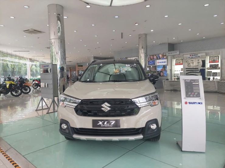XL7 Hybrid: Xe dịch vụ, chủ xe… hết đường chê - 4