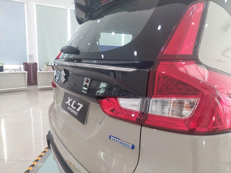 XL7 Hybrid: Xe dịch vụ, chủ xe… hết đường chê - 10