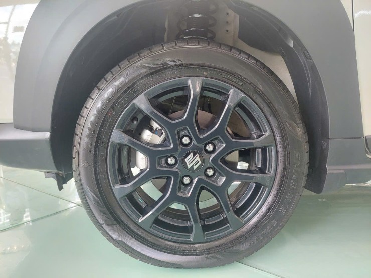 XL7 Hybrid: Xe dịch vụ, chủ xe… hết đường chê - 12