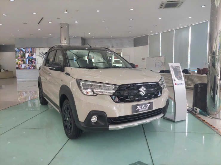 XL7 Hybrid: Xe dịch vụ, chủ xe… hết đường chê - 1