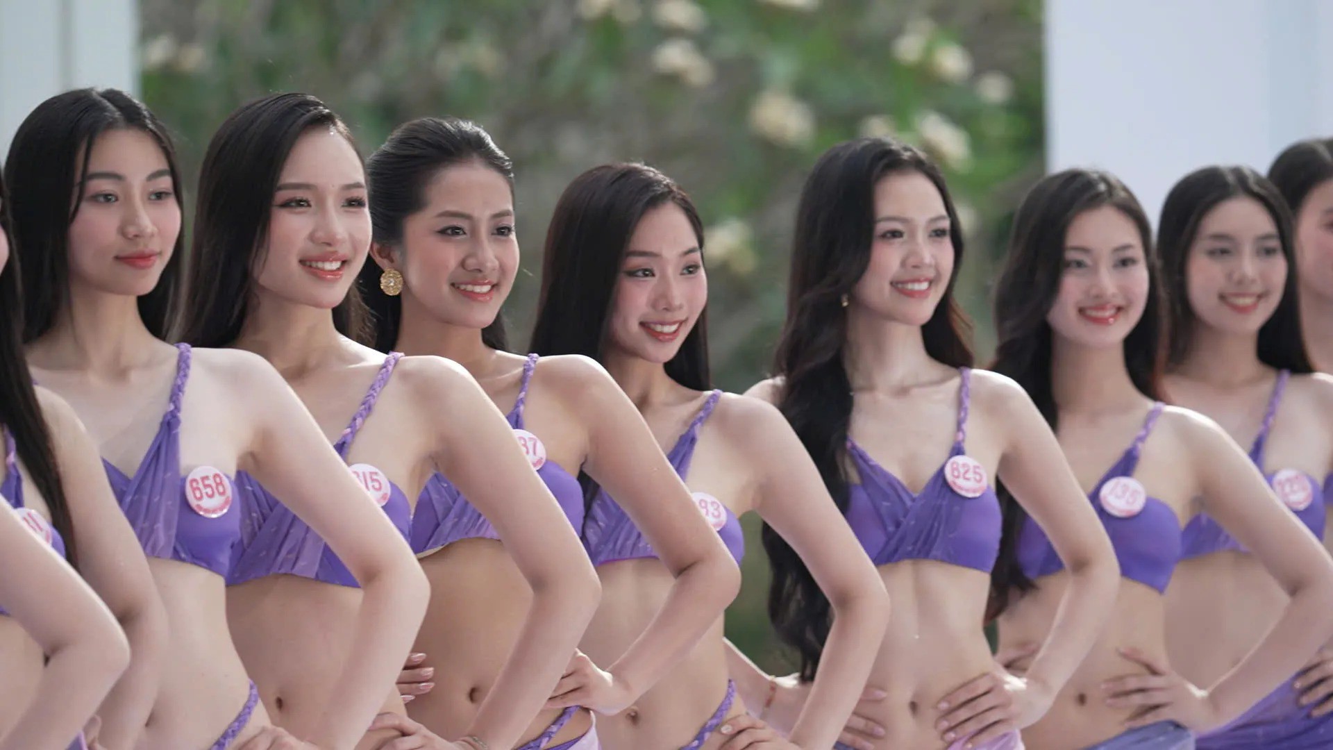 Thí sinh Hoa hậu Việt Nam khoe dáng nóng bỏng với bikini - 7
