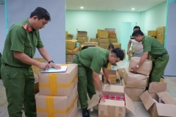Cảnh sát bắt đường dây làm 12 tấn kem trộn, mỹ phẩm giả