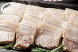 Cách luộc thịt trắng hồng, không bị thâm đen, giữ nguyên vị ngọt