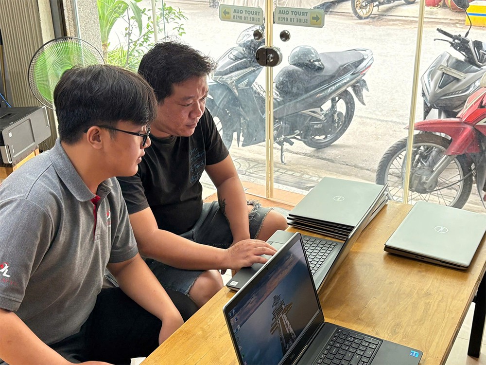 Nhân viên hỗ trợ nhiệt tình để bạn tìm được sản phẩm ưng ý