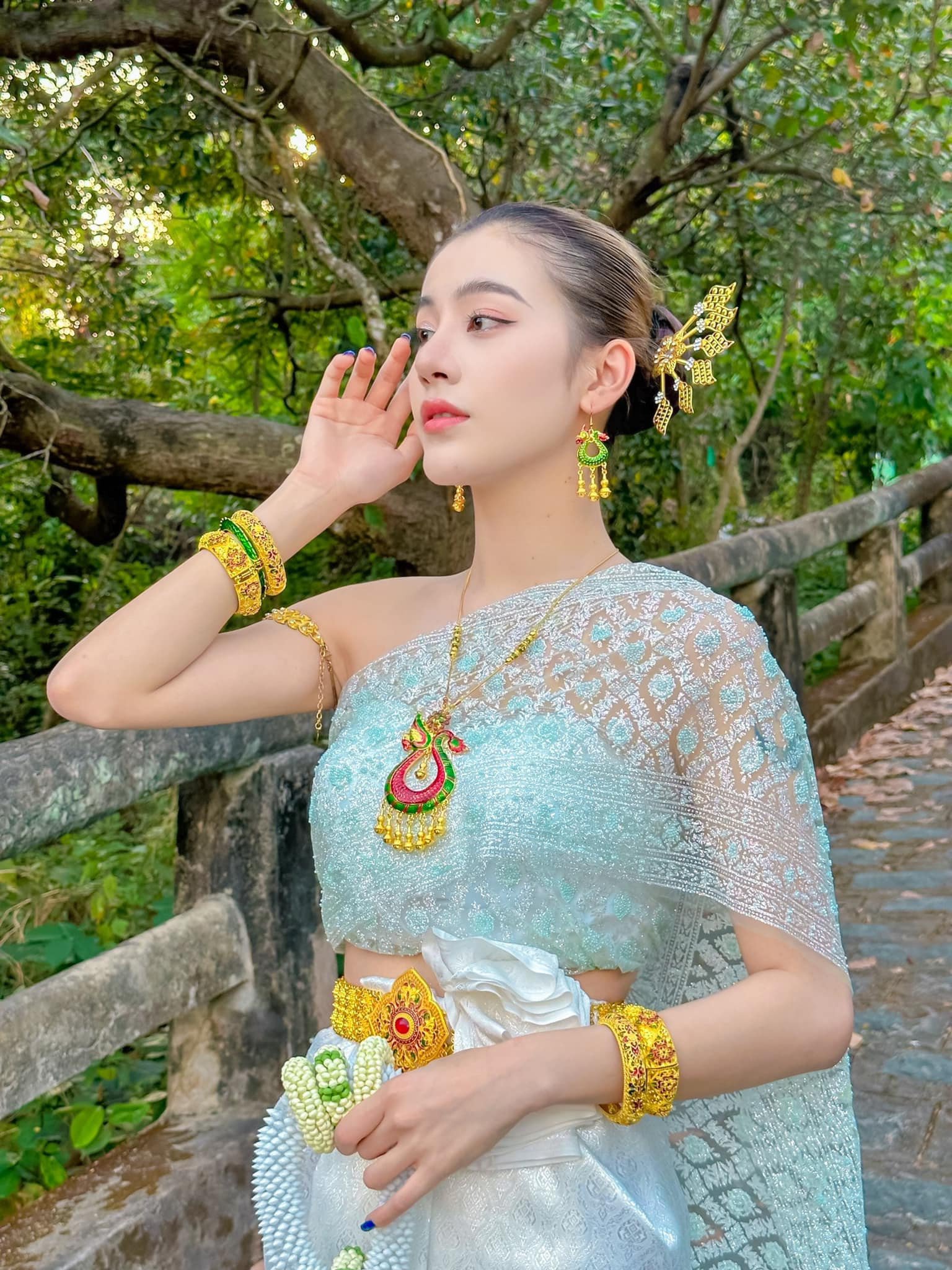 Ngôi chùa ở An Giang như 'lơ lửng trên cao', khách leo 240 bậc đến chiêm bái - 7