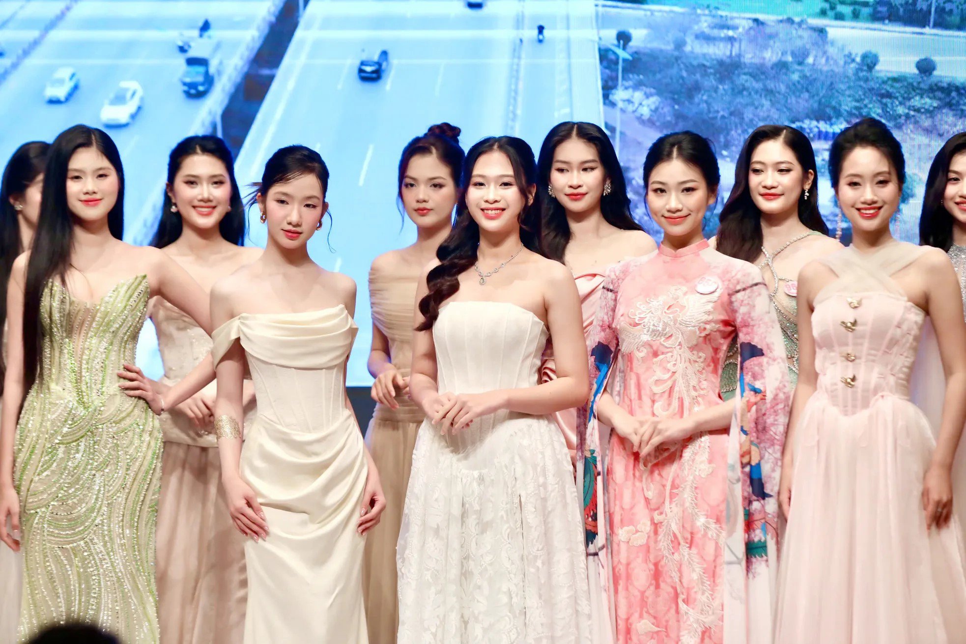 Cận nhan sắc 25 thí sinh tại họp báo chung kết Hoa hậu Việt Nam 2024 - 21