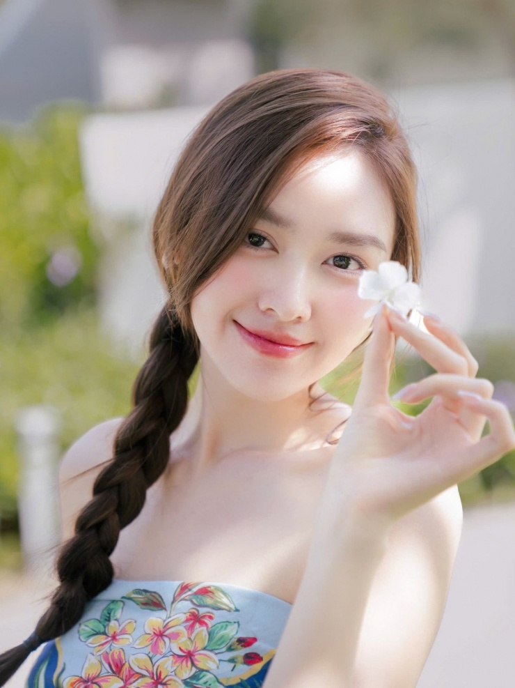 Từ khi đăng quang Á hậu 2 tại cuộc thi Hoa hậu Thế giới Việt Nam 2019, Tường San đã gây ấn tượng mạnh mẽ với công chúng nhờ vẻ đẹp thanh thoát, dịu dàng. Ảnh: FB Nguyễn Tường San
