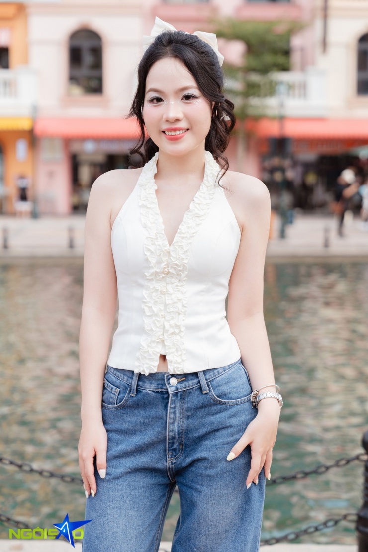 Fan nữ chuộng đồ hở đi xem concert Anh trai vượt chông gai - 13