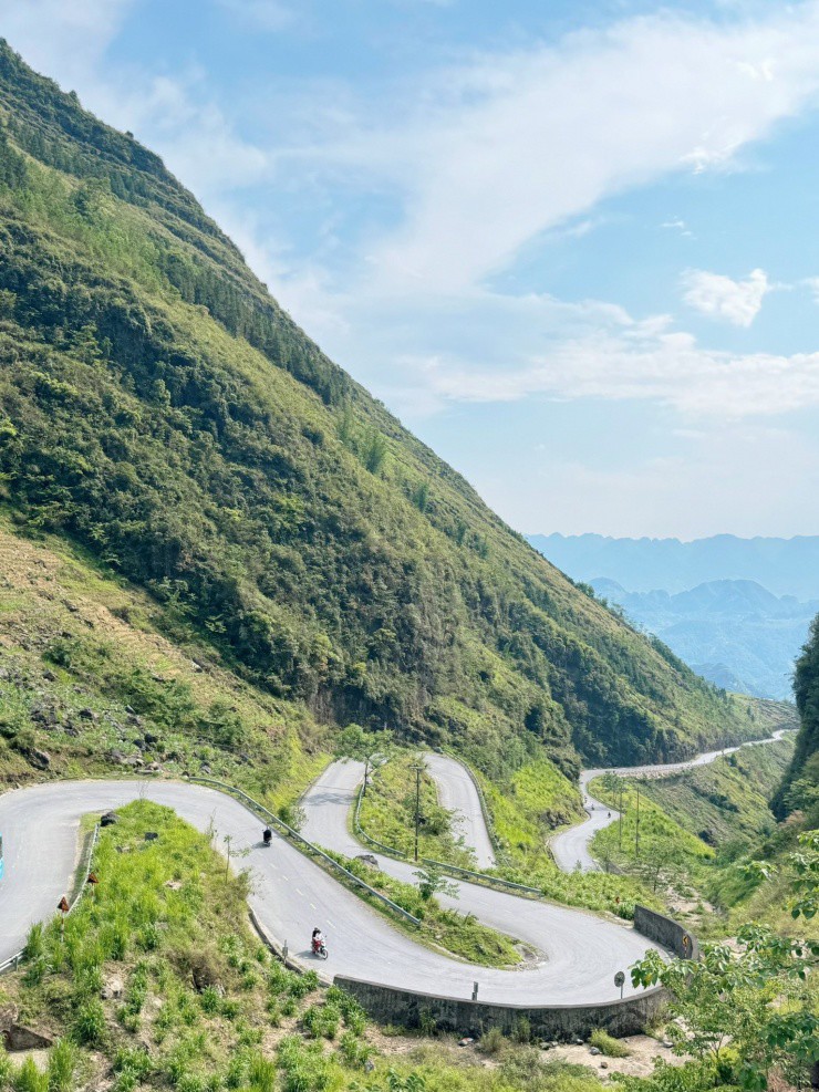 Những cung đường đèo thử thách tay lái của phượt thủ.