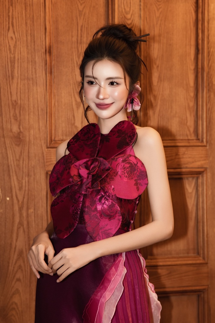 Quê mùa trên phim nhưng ngoài đời nữ diễn viên sinh năm 1999 sở hữu ngoại hình cuốn hút cùng gu thời trang cá tính.&nbsp;