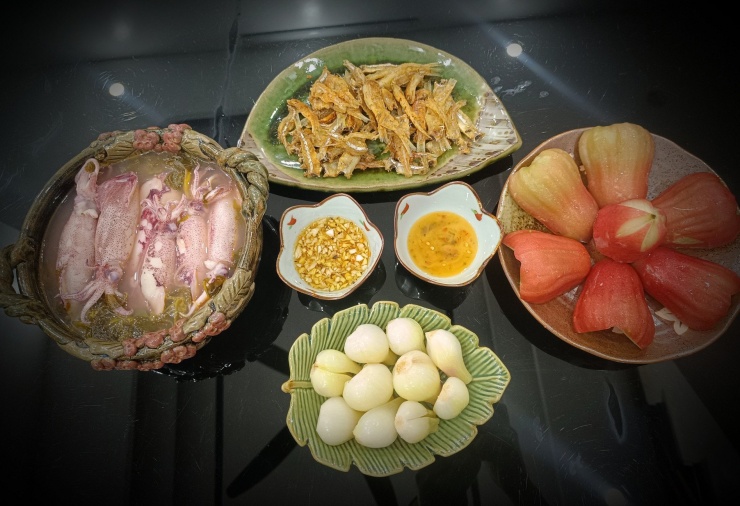 Món canh mực lá vông vang chế biến đơn giản nhưng mùi vị tươi ngon. Ảnh: Thắm Trương