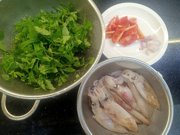 Lá vông vang nấu canh với các loại thịt hay hải sản đều ngon, được nhiều gia đình ở miền Trung ưa chuộng. Ảnh: Thắm Trương