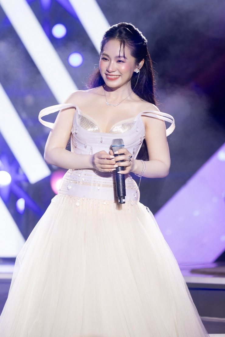Ca sĩ Lương Bích Hữu