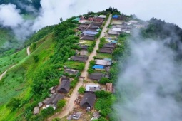 Bản làng trên đỉnh núi ở Yên Bái: Mây phủ bồng bềnh, đẹp như tiên cảnh