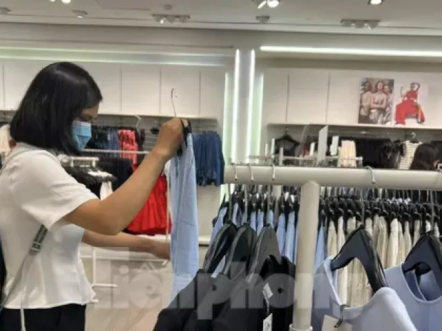 Bức xúc việc cây xăng, shop hàng, quán ăn “nói không“ với chuyển khoản