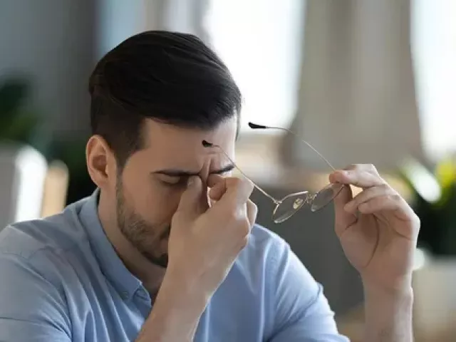 Bác sĩ tiết lộ thông tin “sốc“: 1/5 phái mạnh phàn nàn về tình trạng “trên bảo dưới không nghe“