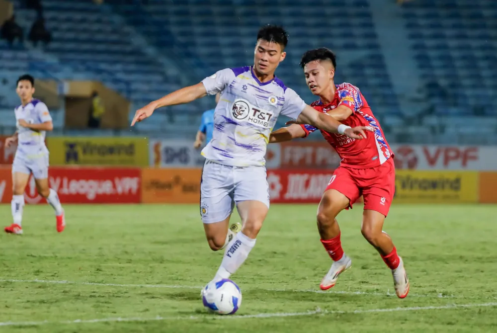 Vòng cuối (26) V- League 2024- 2025, Hà Nội FC đá tại Quy Nhơn. Ảnh: VPF