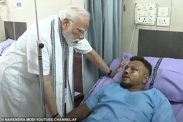 ... khi ngồi ghế 11A giống anh Ramesh Vishwakumar - người duy nhất sống sót trong thảm kịch rơi máy bay Air India