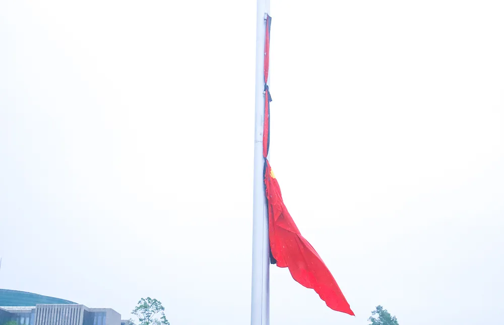 Cờ rủ được treo tại Quảng trường Ba Đình. Ảnh minh họa: PHI HÙNG