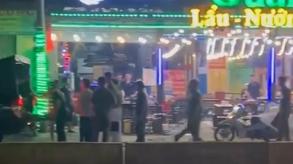 Công an phong tỏa hiện trường, khám nghiệm điều tra. Ảnh: HT