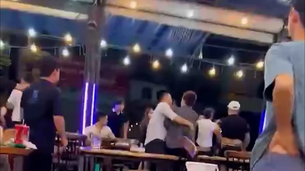 Hai bên nảy sinh cự cãi, xô xát qua lại. Ảnh: HT