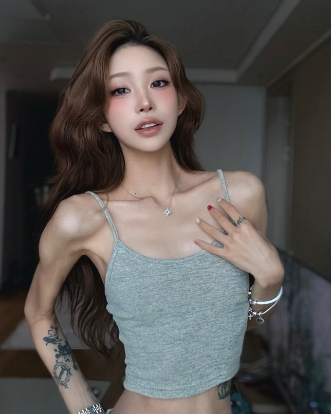 Sau khi giảm cân thành công, Choi Jun Hee bổ sung nhiều hình xăm cỡ lớn trên cơ thể.