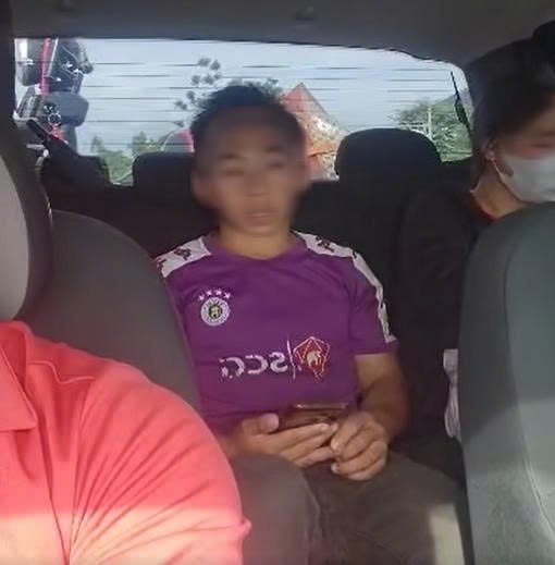 Hình ảnh 2 người dân bị taxi “chặt chém“. Ảnh anh Xuân Trường cung cấp