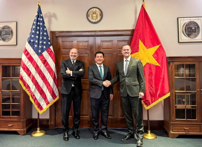 Bộ trưởng Nguyễn Hồng Diên tại phiên đàm phán với Bộ trưởng Thương mại Mỹ Howard Lutnick và Đại sứ Jamieson Greer, Trưởng Đại diện Thương mại Mỹ, ngày 12/6. Ảnh: MOIT