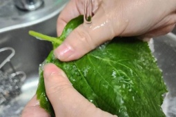 Món rau luộc giản dị có thêm loại lá này sẽ giúp kiểm soát đường huyết và hỗ trợ tim mạch