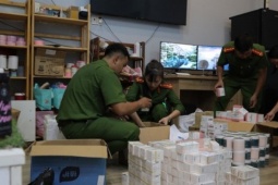 Phát hiện đường dây sử dụng hoá chất sản xuất mỹ phẩm giả tuồn ra thị trường