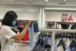 Bức xúc việc cây xăng, shop hàng, quán ăn  ' nói không '  với chuyển khoản