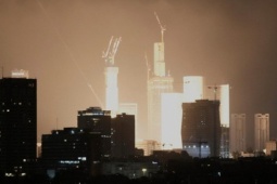 Iran xuyên thủng phòng không đa tầng của Israel bằng tên lửa  " không thể đánh chặn " ?