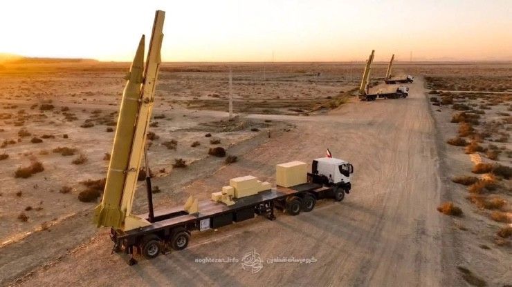 Mỗi xe phóng chỉ mang theo một quả tên lửa đạn đạo duy nhất. Ảnh: Defense Security Asia.