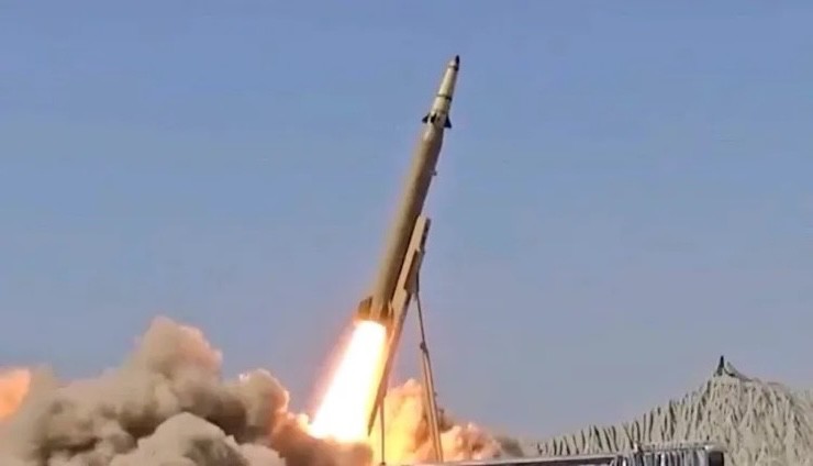 Tên lửa Qassem Bassir của Iran trong một đợt phóng thử nghiệm. Ảnh: Defense Security Asia.