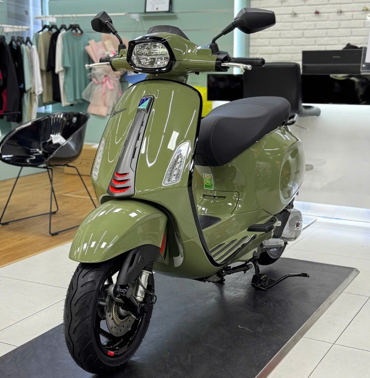 Giá Vespa Sprint S 150 tháng 6/2025, ưu đãi khủng đến 8 triệu đồng - 1