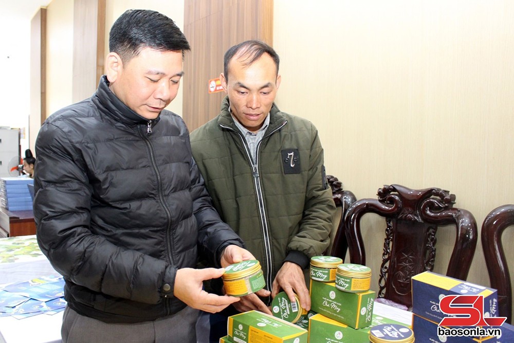 Sản phẩm ruốc gà của HTX nông nghiệp Chà Mạy, xã Long Hẹ, huyện Thuận Châu đạt sản phẩm OCOP 3 sao.