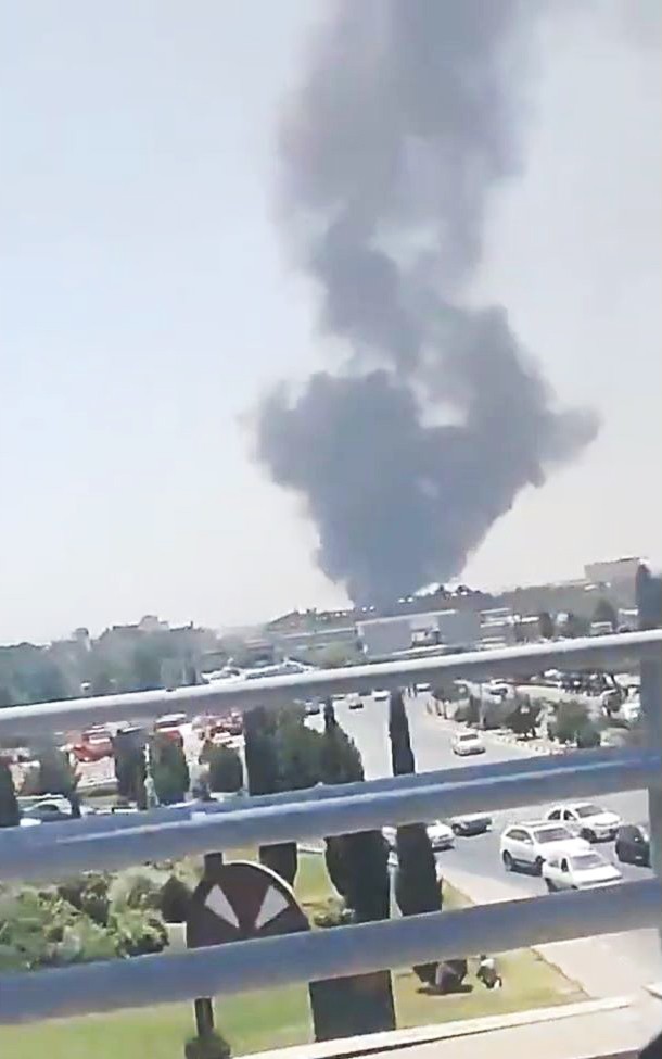 Khói đen bốc cao ở Tehran chiều ngày 15/6, khi Israel tuyên bố tấn công (ảnh: Times of Israel)